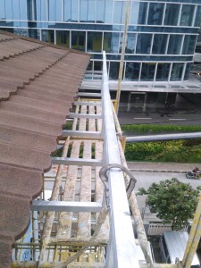 Bracket talang galvanise terpasang untuk support talang air Fiberglass