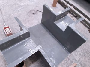 Sample talang air fiberglass dengan pemasangan persimpangan. 