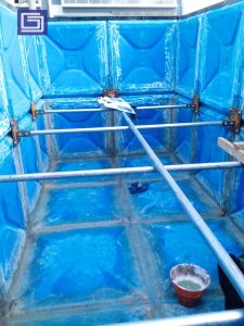 Merakit dengan pipa besi galvanise sehinggah tankgi panel fiberglass rapat dan tidak bocor