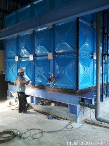 Pemasangan baut kepada tangki panel frp.