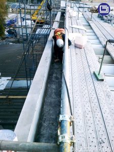 Permukaan beton dan baja sangat cocok untuk aplikasi pelapisan fiberglass.