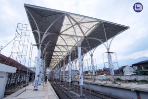 Talang air fiberglass custom sangat cocok untuk terpasang di pabrik, perumahan dan gudang.