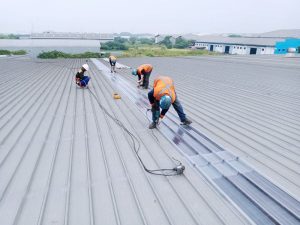 Pemasangan skyglowing atap fiberglass dengan teknisi yang sudah berpengalaman.