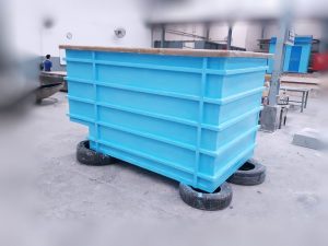 Tandon bentuk kotak fiberglass dibuat bentuk custom , non stop proteksi dari kebocoran.