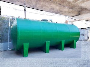 Tangki horizontal tahan kimia berkapasitas 30 ton.