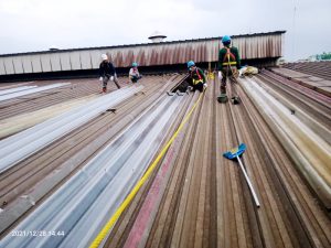 Atap Fibre Deluxe dengan panjang max 13 meter, dengan berbagai warna seperti : transparan, cool dan White Pearl.