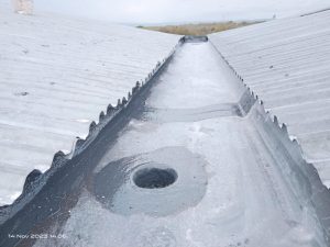 Corong air dan Tutup ujung fiberglass dipasang.