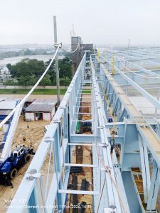 Angkul talang plat strip dibuat sloping supaya talang air bisa kering setelah hujan selesai.